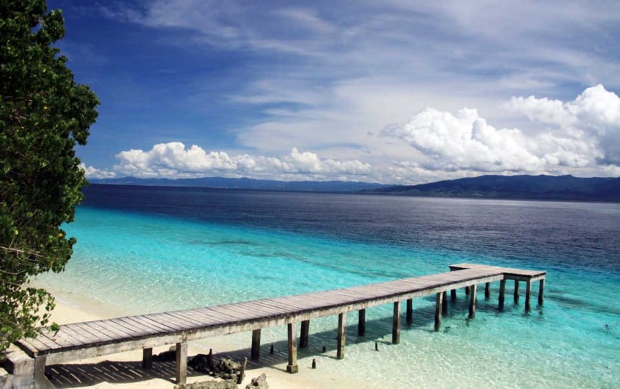 pantai liang maluku