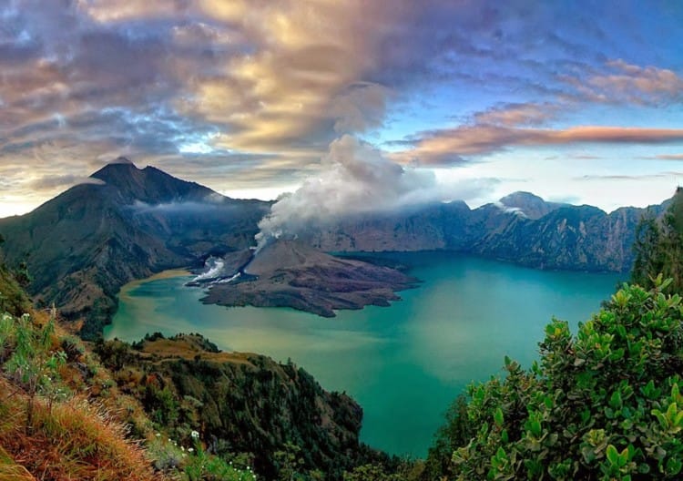 Pantai Senggi merupakan Salah Satu Wisata Lombok