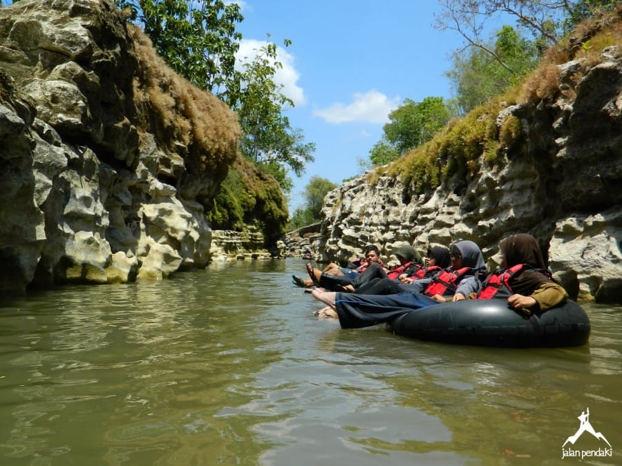 Kegiatan Refting di Goa Pindul