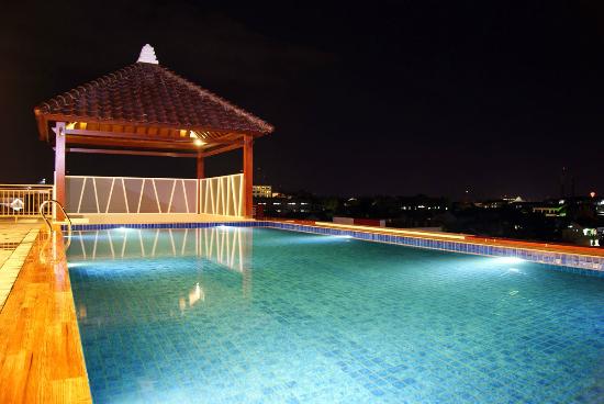 Kolam Renang di Hotel Dafam Fortuna Malioboro