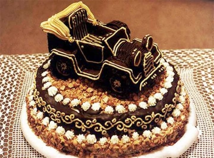 Kue Tart Bentuk Mobil Klasik