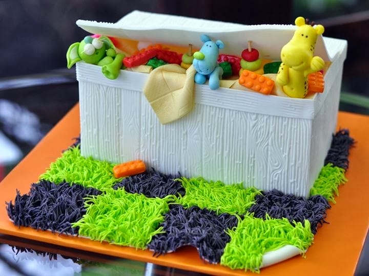 Kue Tart Berbentuk Kotak Mainan