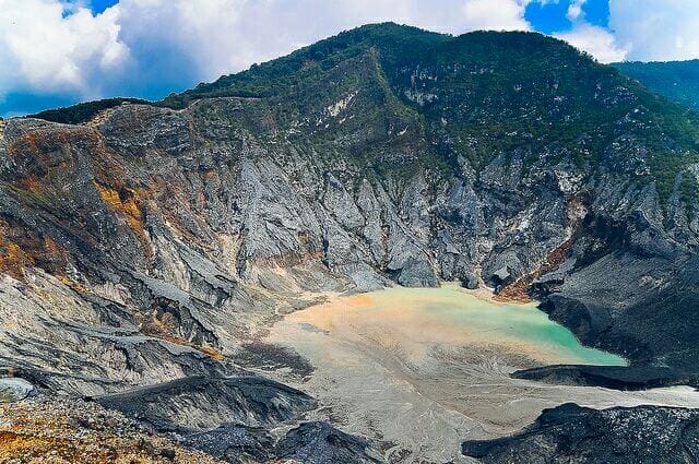 gunung tangkuban perahu