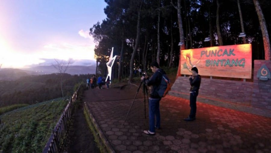 Mengunjungi Puncak Bintang Moko