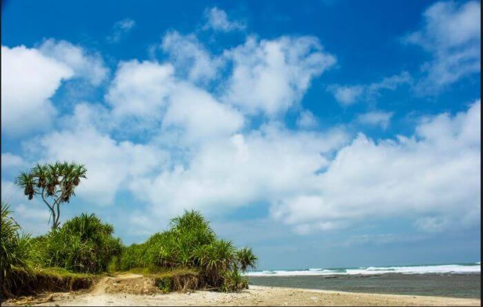 keindahan pantai minajaya yang harus kamu coba