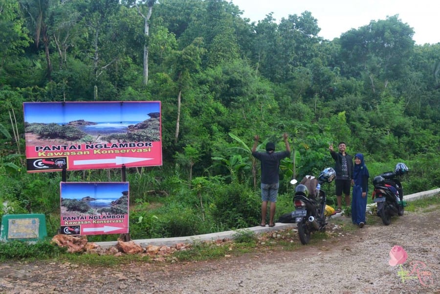 Papan Petunjuk Jalan Menuju Pantai Nglambor