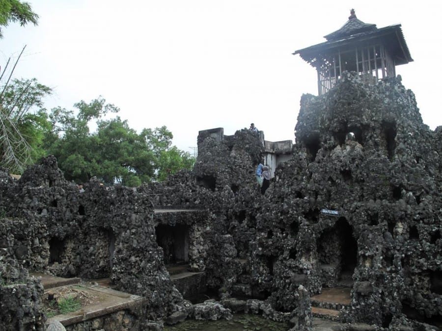 Taman Sari Gua Sunyaragi Cirebon