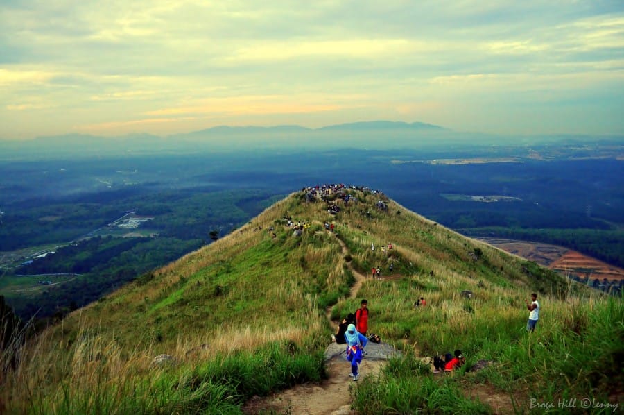 Wisata Broga Hill