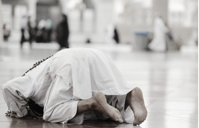 Muslim-prostrate-during-prayer