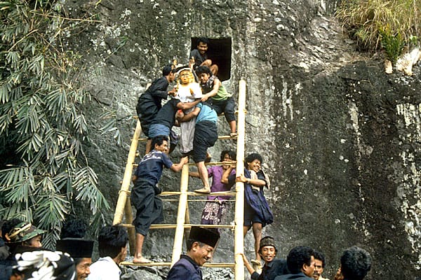 Pemakaman Suku Toraja