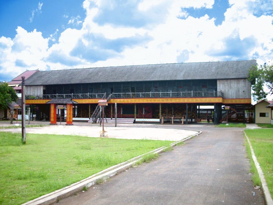 Rumah Adat Suku Dayak