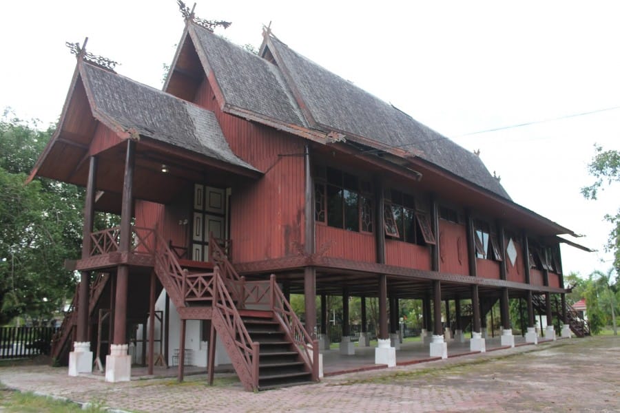 rumah adat kalimantan