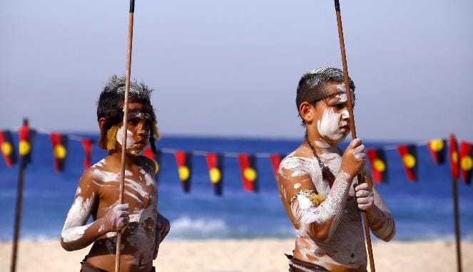 Penduduk asli benua australia adalah