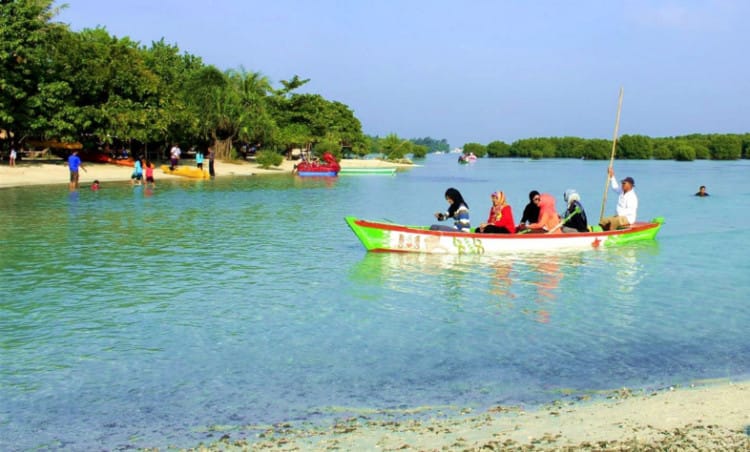 Dayung Sampan Pulau Pari Kepulauan Seribu