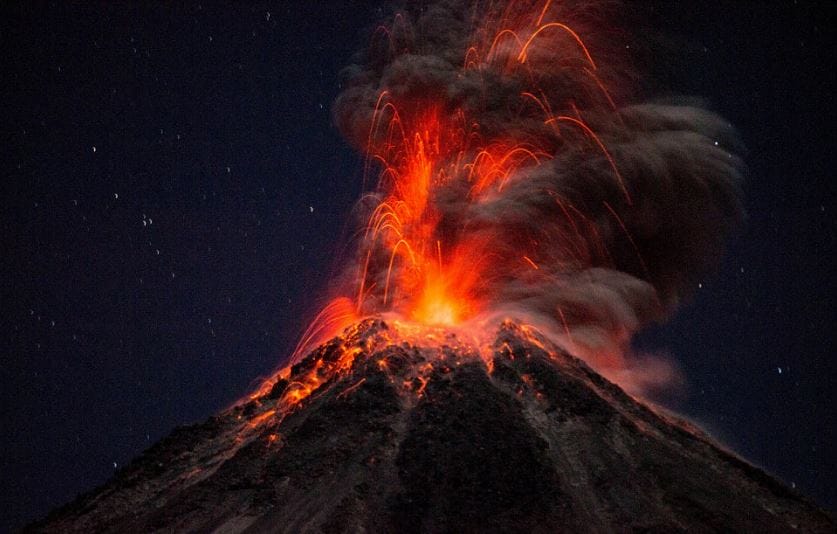 faktor penyebab gunung meletus