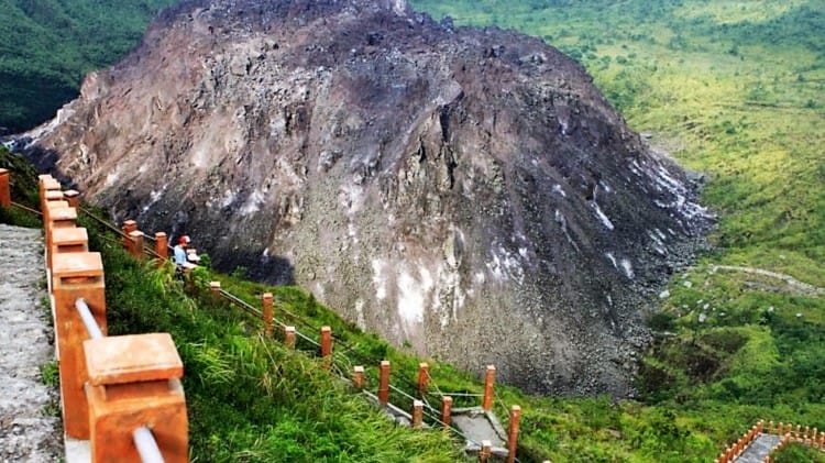 gunung kelud di kediri