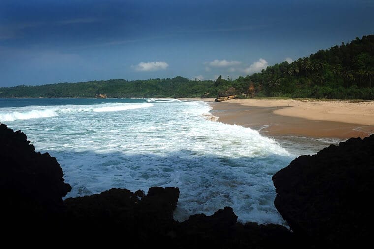 pantai kunir pacitan