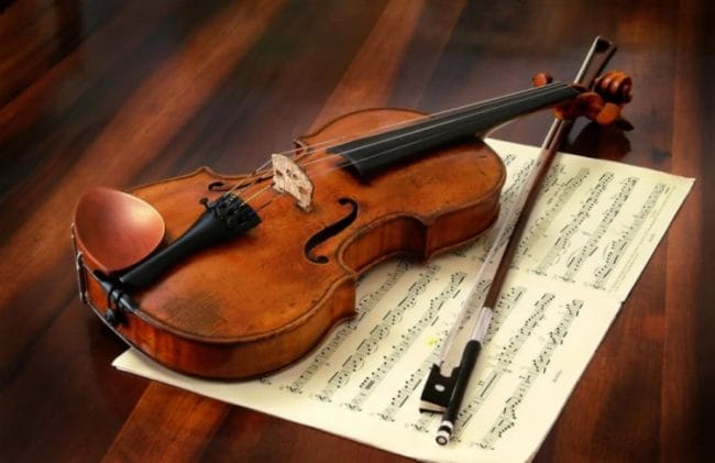 Piano dan biola termasuk dalam jenis alat musik