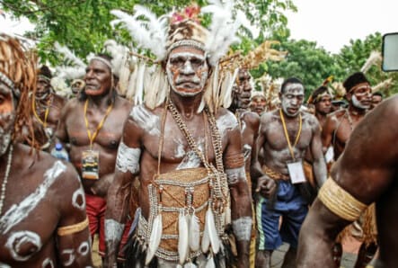 Pakaian Adat Papua (Suku Asmat) Pria dan Wanita