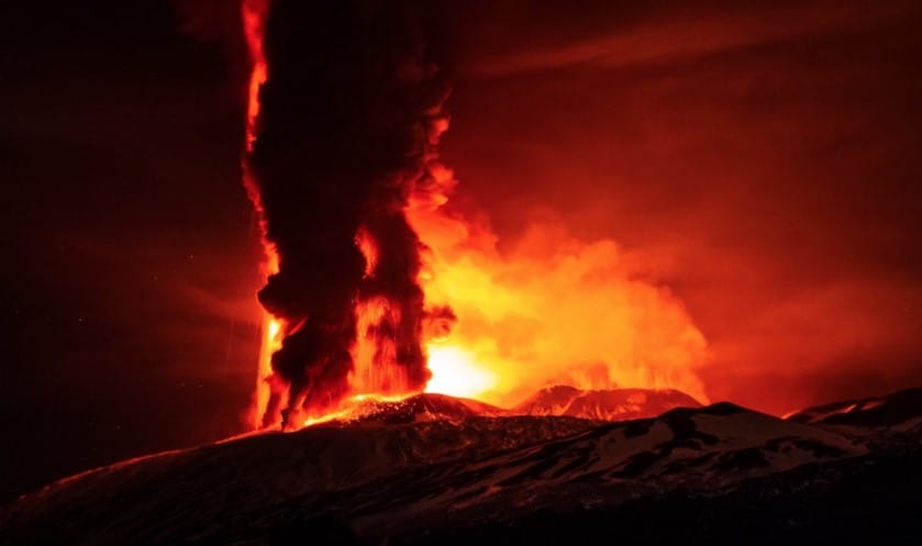 pengertian gunung meletus